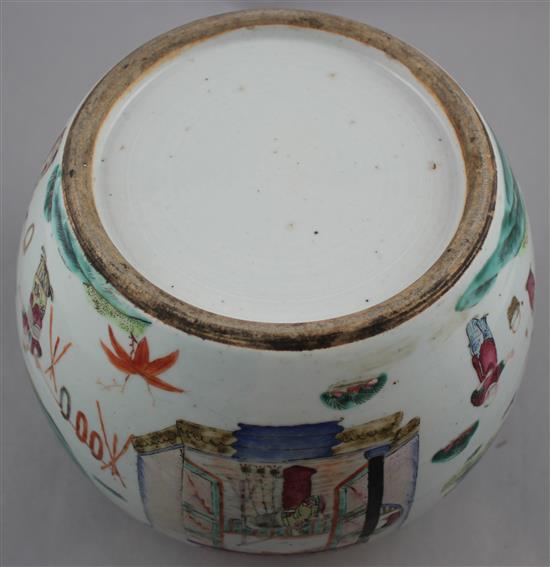 A Chinese famille rose jar and cover, 19th century, 24cm